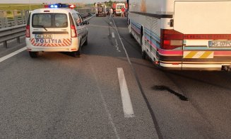 Accident pe autostradă. Cel puțin o persoană încarcerată. Trafic blocat