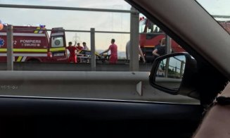 Accident pe autostradă. Cel puțin o persoană încarcerată. Trafic blocat