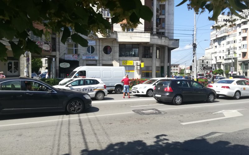 Accident pe Brâncuși. Tânără lovită pe zebră