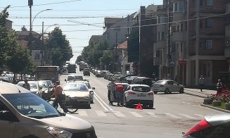 Accident pe Brâncuși. Tânără lovită pe zebră