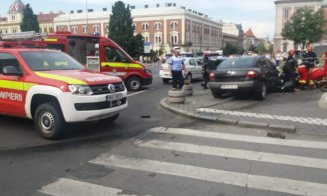 Accident grav în centru. Tânără călcată de mașină pe trotuar
