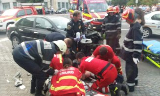 Accident grav în centru. Tânără călcată de mașină pe trotuar