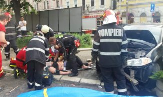 Accident grav în centru. Tânără călcată de mașină pe trotuar
