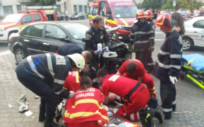 Tânăra lovită de mașină pe trotuar în centrul Clujului,  intubată și ventilată mecanic