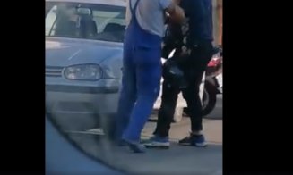Bătaie în plină stradă, în centrul Clujului. Un șofer și un motociclist s-au luat la harță