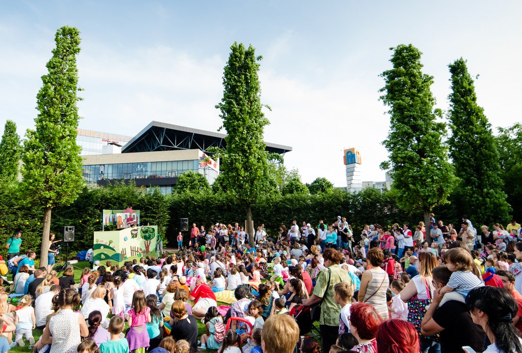 O zi de vineri, în Iulius Parc: teatru de păpuși și cinema în aer liber
