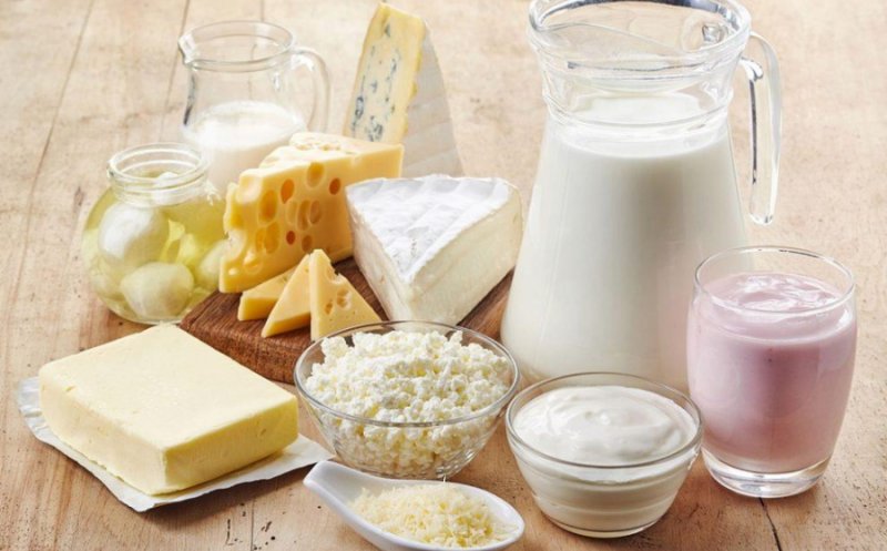 Dieta cu lactate „topeşte“ colăceii de pe abdomen. Ce să consumi la fiecare masă