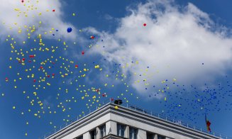 Ziua Drapelului  / Mii de baloane tricolore și MIG-uri pe cerul Clujului