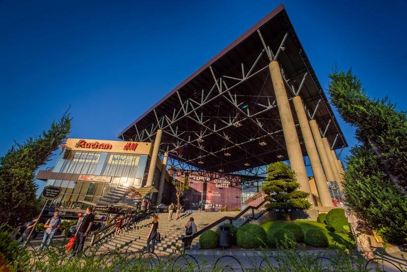 Vino la Iulius Mall Cluj să-ți pregătești garderoba de vară cu cele mai cool ținute, la promoții de până la 70%