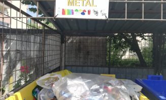 Clujul, luat pe nepregătite de colectarea selectivă obligatorie. Gunoiaele sunt aruncate la grămadă, iar clujenii - zăpăciţi de noile reguli