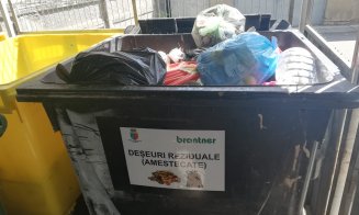 Clujul, luat pe nepregătite de colectarea selectivă obligatorie. Gunoiaele sunt aruncate la grămadă, iar clujenii - zăpăciţi de noile reguli