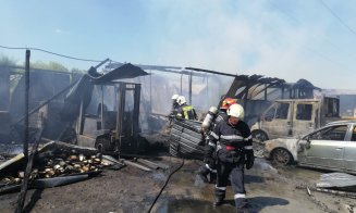 Incendiu la un depozit din Cluj / Mașini cuprinse de flăcări