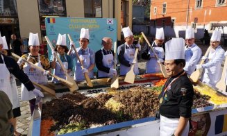 Primarul Emil Boc a lăsat toba pentru lopata de bibimbap