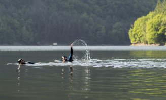 Campanie umanitară inedită la Cluj. Cumperi 100 m de înot şi ajuţi copiii cu boli cronice