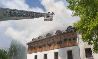 O celebră mănăstire din Ardeal, în flăcări