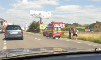 Biciclist lovit de mașină, în Gilău. Trafic îngreunat