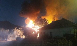 Incendiu puternic la o casă din Cășeiu