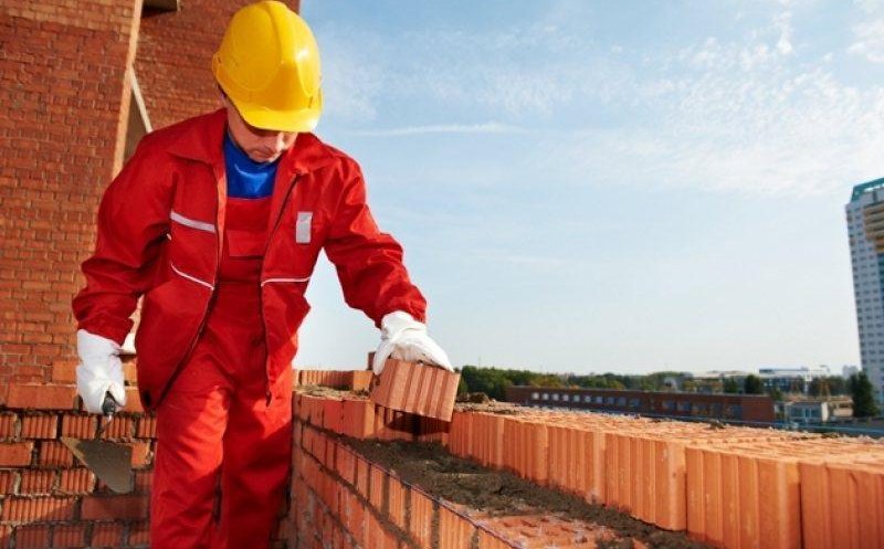 Firme de construcții din Cluj, amendate cu 300.000 lei / Locuri de muncă și echipamente, sistate