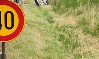 Accident grav la Cluj. Impact violent între o mașină și un autotren. Trafic îngreunat
