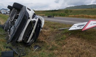 Accident grav la Cluj. Impact violent între o mașină și un autotren. Trafic îngreunat