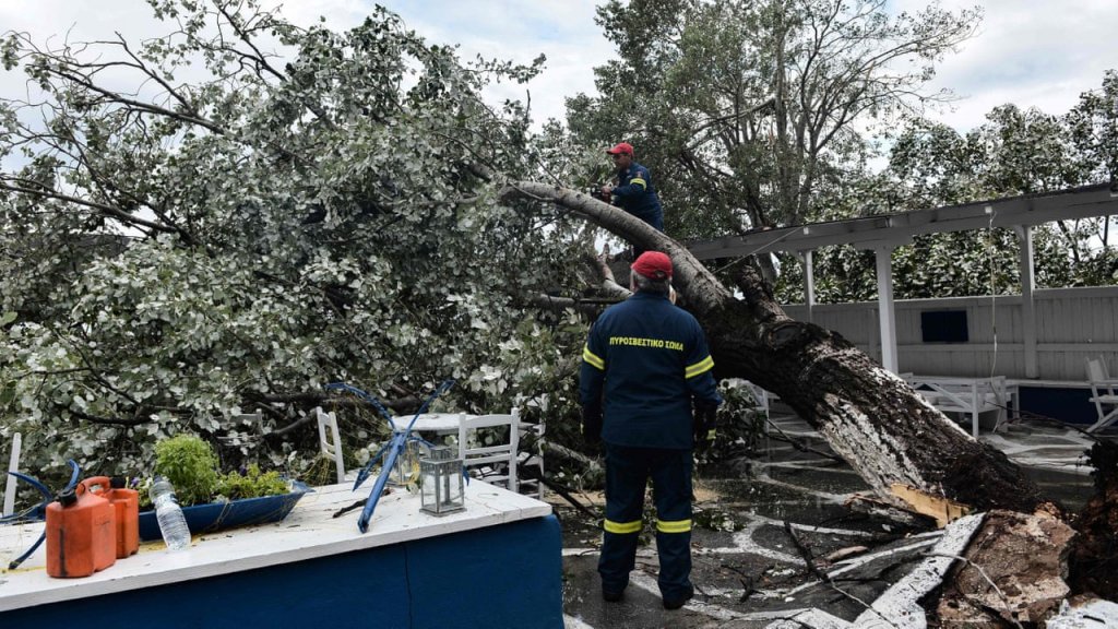 Clujeanul rănit în urma furtunii din Grecia este adus acasă cu o ambulanţă