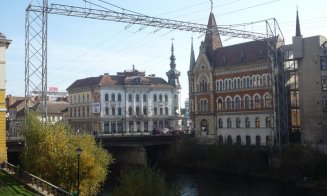 A vrut să se arunce de pe un pod din Cluj pentru că nu găseşte job / Salvat de un trecător