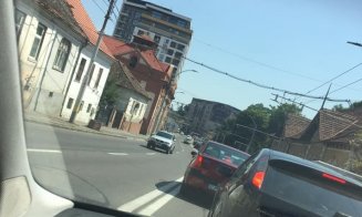 Bară la bară, în centru! Două străzi închise și o avarie au dat traficul peste cap