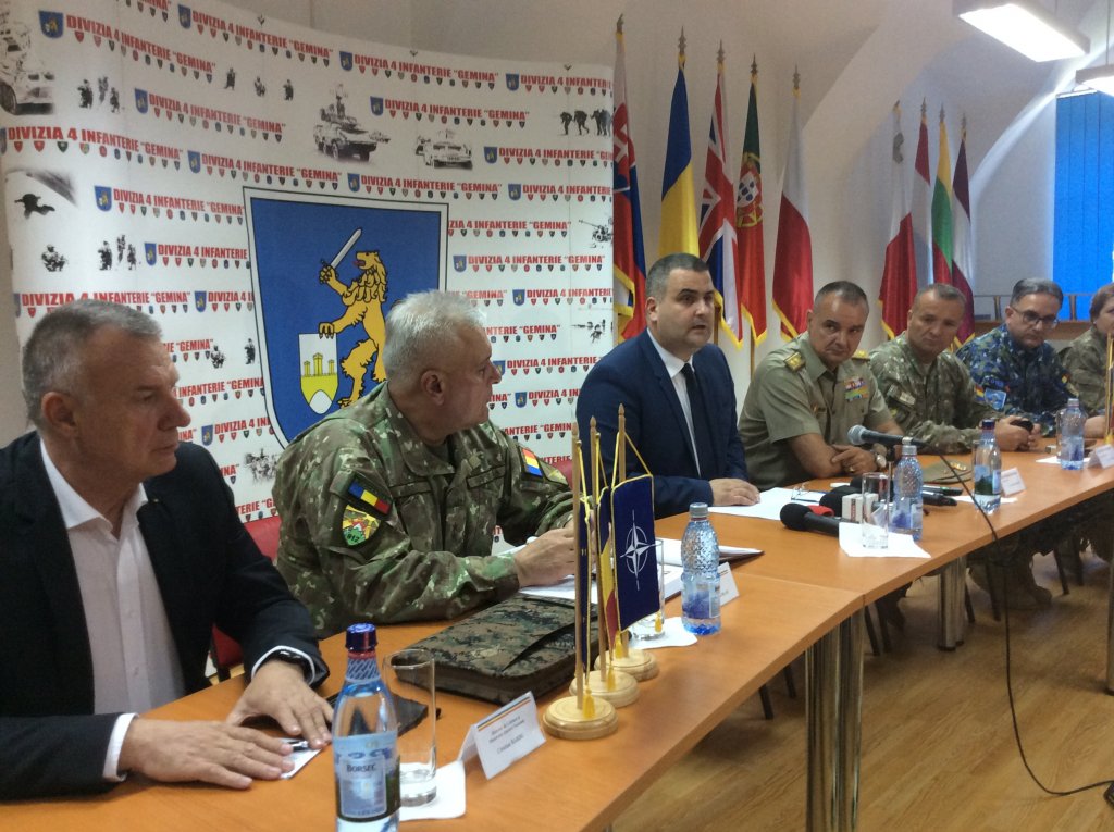 Bate vântul prin cazărmile Clujului. "Vrem să facem mai atractivă haina militară"