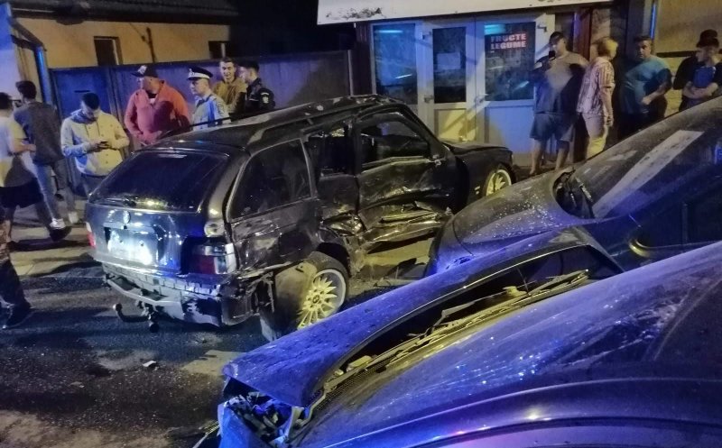 Patru mașini, făcute zob în Dej. Un bărbat a ajuns la spial
