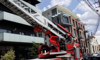 Balcon cuprins de flăcări, într-un bloc din centru