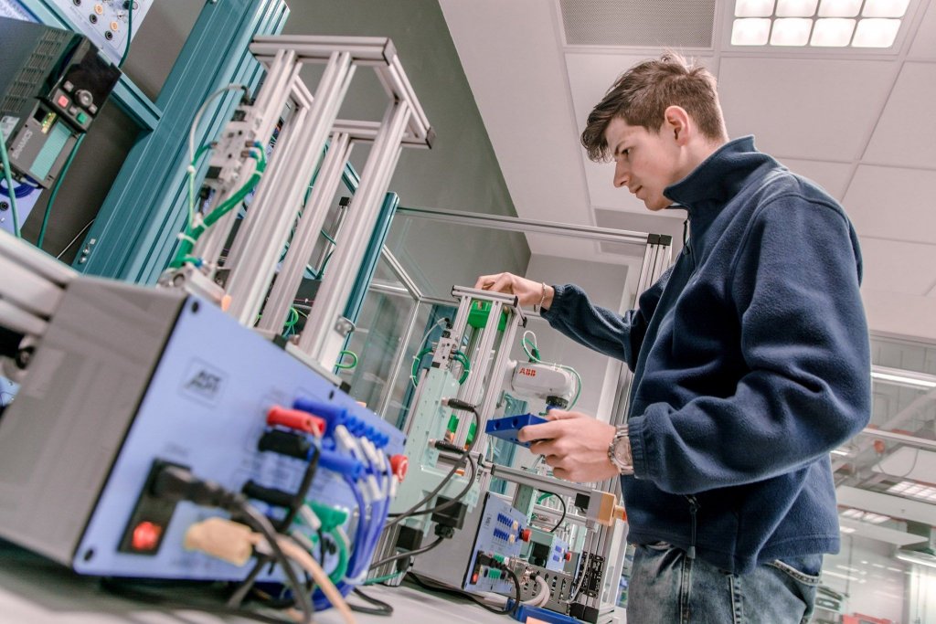 Studenții din Cluj își vor putea face proiectele la Centrul de Inginerie Bosch