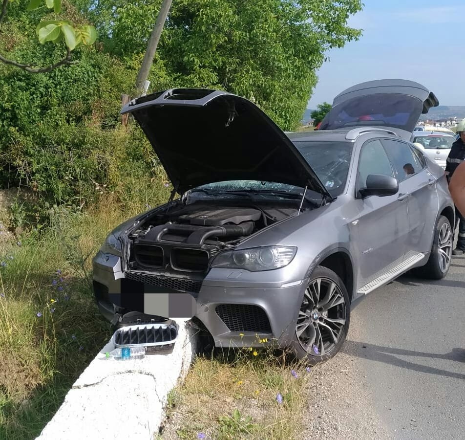 Bolid înfipt într-un cap de pod în Borhanci