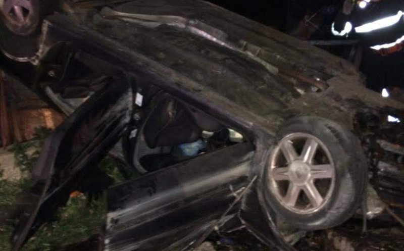 Autoturism răsturnat, patru persoane la spital