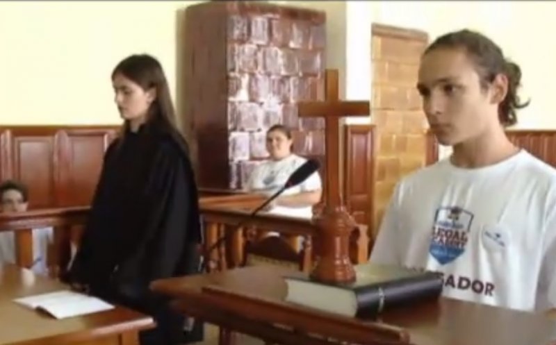 30 de elevi au ajuns „sa facă dreptate” la Cluj. Danileţ: "Încercam să îi obişnuim de mici ca legea e făcută pentru toţi"