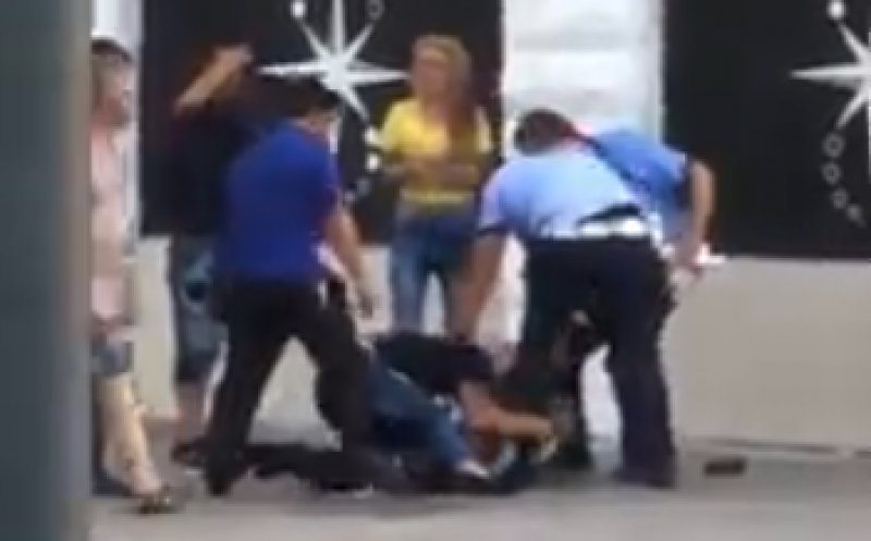 Polițiștii clujeni, intervenție în Piața Gării. Agenții au fost loviți și mușcați