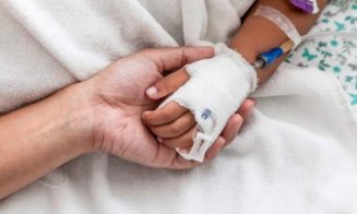 Peste 4.000 de persoane vor să fie mame voluntare pentru copiii singuri din spitale / Cum te poți înscrie