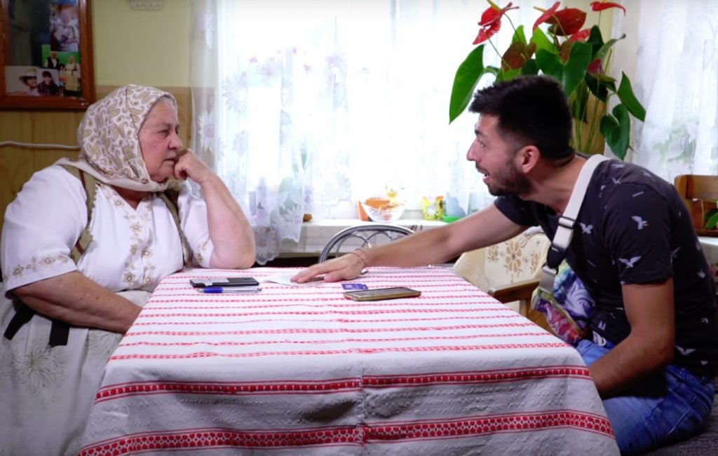 Bunica din Cluj, ce-i îndemna pe tineri la vot la europarlamentare, revine într-un clip despre Untold