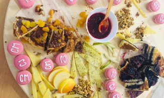 Catering cu produse locale/ O tânără revoluţionează mâncarea pentru ocazii speciale cu tarte, pateuri şi brânzeturi à la Cluj
