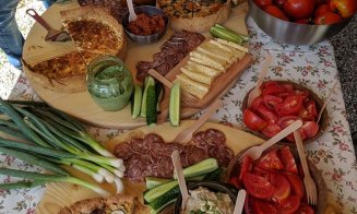 Catering cu produse locale/ O tânără revoluţionează mâncarea pentru ocazii speciale cu tarte, pateuri şi brânzeturi à la Cluj