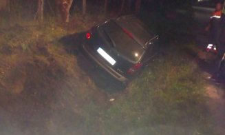 Vitezoman la 19 ani. A intrat cu mașina în șanț, o femeie rănită