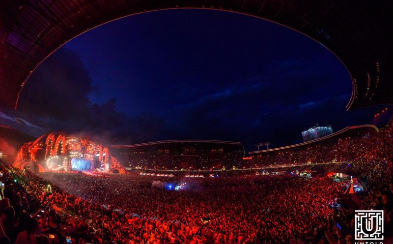 Înainte de Dub FX, Robbie Williams a dansat pe rimturile altui DJ. La scena principală Untold, tot în public