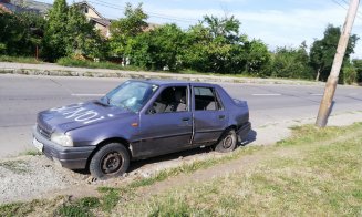 Hârb pe patru roți, abandonat în mijlocul străzii. "Pe asta nu o ridica nimeni???"