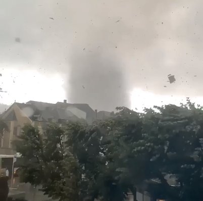 Vreme extremă în Europa. Tornadele care au speriat vestul