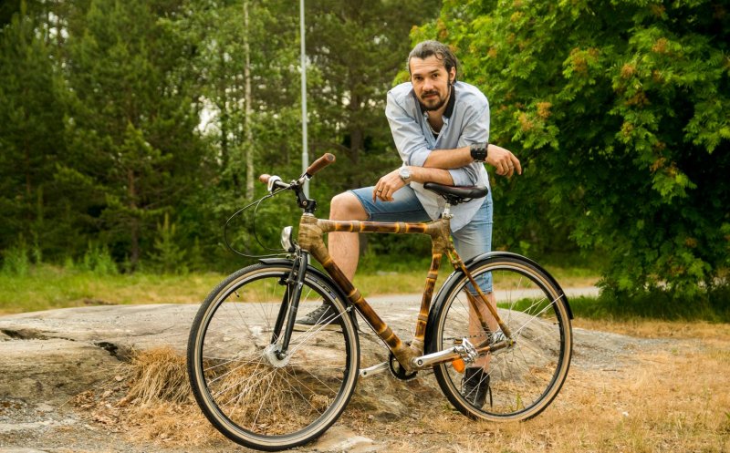 Business de Cluj. Un fost cercetător în Suedia s-a întors acasă ca să facă biciclete din bambus