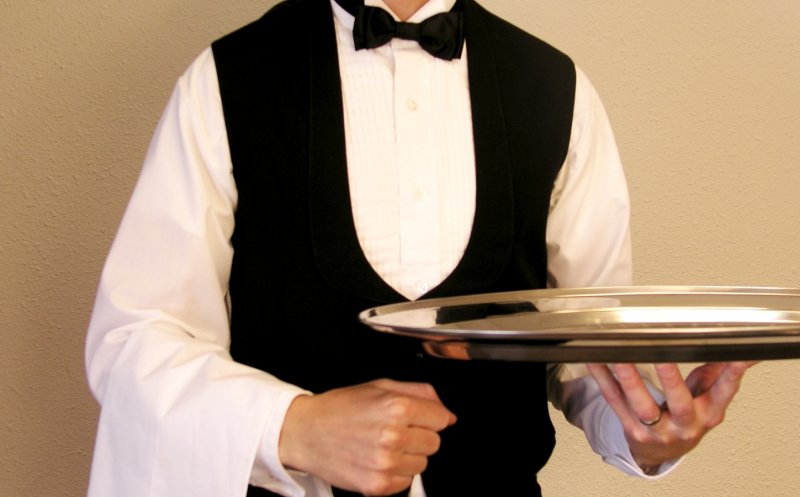 Salarii de până la 1.100 de euro/lună în HoReCa. Plus bacșiș