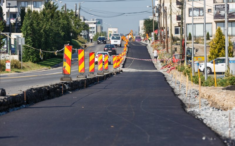 Primul strat de asfalt pe noua bandă a străzii Bună Ziua