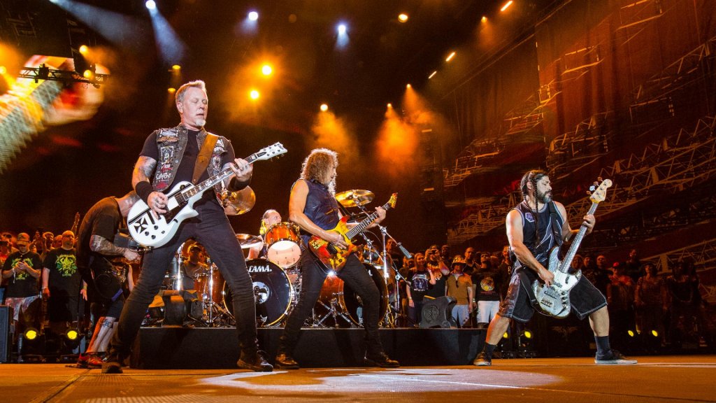 Metallica în România. A donat bani pentru spitalul de oncologie pediatrică şi a cântat o piesă de la Iris