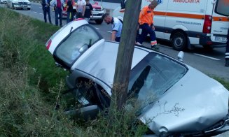 A intrat cu maşina într-un cap de pod. O femie rănită