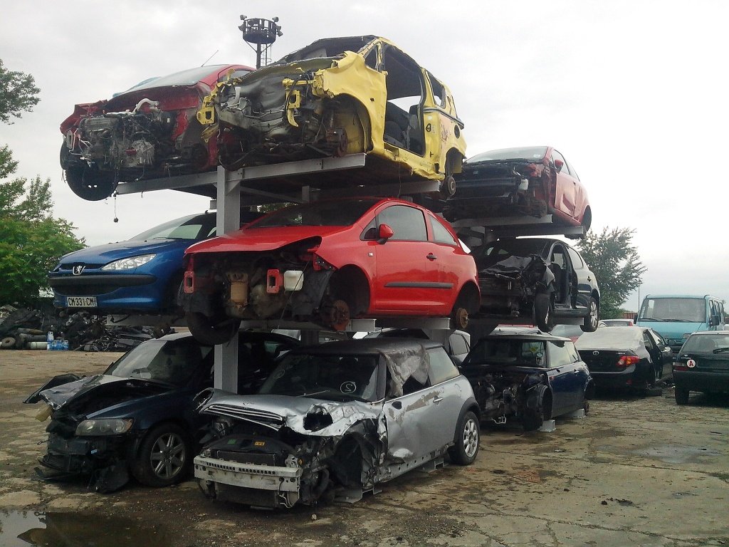 Grăbiți-vă la cumpărat mașini noi! Statul vă dă gratis până la 2.000 de euro pe cele vechi