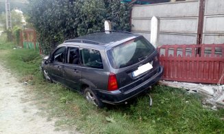 Accident Cluj: Trei răniți, după ce o mașină a ieșit în decor